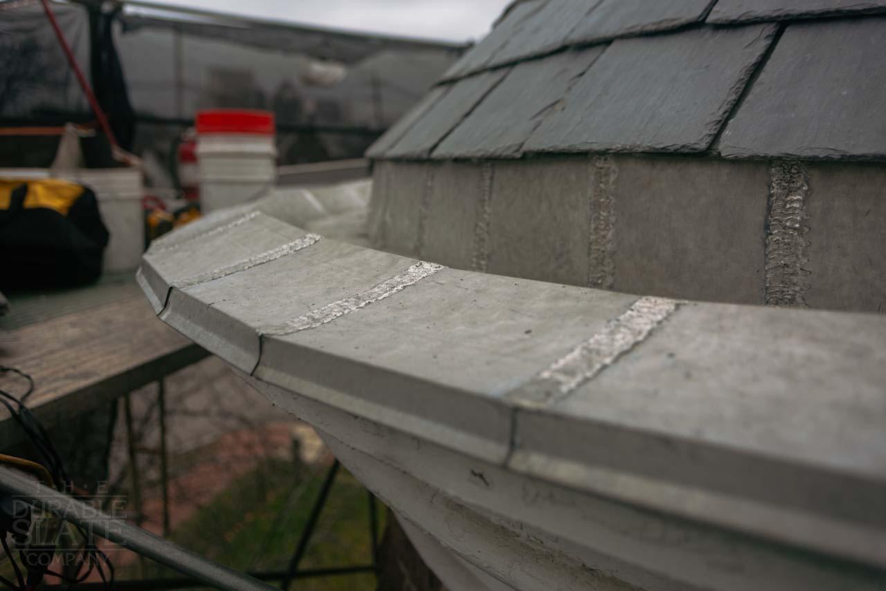 a close up of a roof